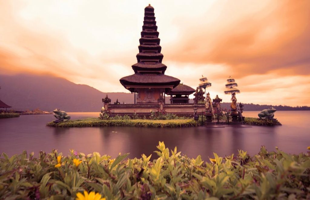 Ulun Danu Temple entrance fee. Pura Ulun Danu Bratan opening hours - Bali Indonesia Ulun Danu Temple (2)